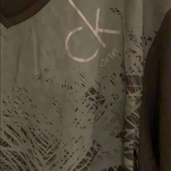 🎉1 hr sale🎉Men’s Calvin Klein top - Picture 2 of 8